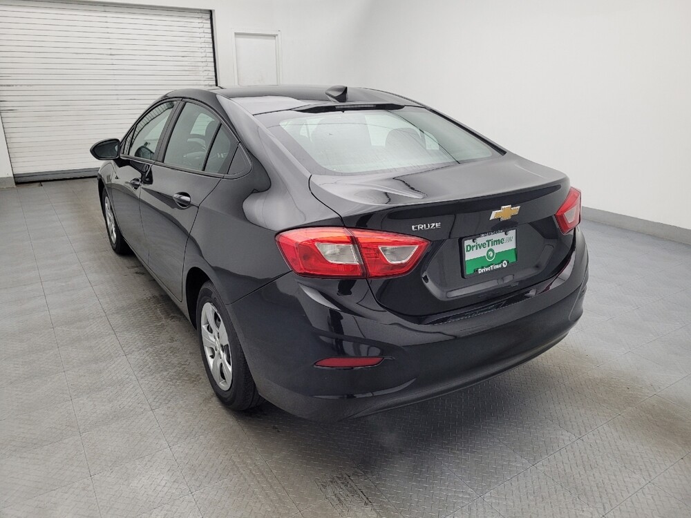 2018 Chevrolet Cruze in Fayetteville, NC 28304 - 18091189 5