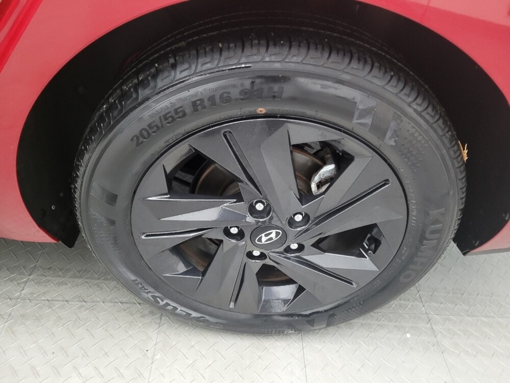 2021 Hyundai Elantra in Cincinnati, OH 45255 - 18091219 31