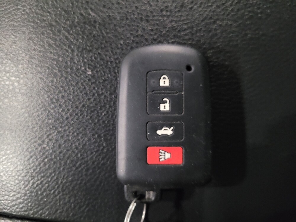 2019 Toyota Highlander in Richmond, VA 23235 - 18091299 32