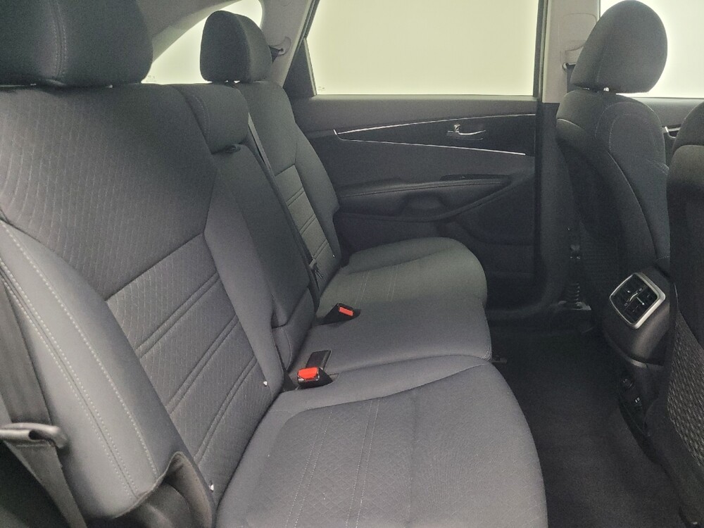 2019 Kia Sorento in Indianapolis, IN 46219 - 18091325 19