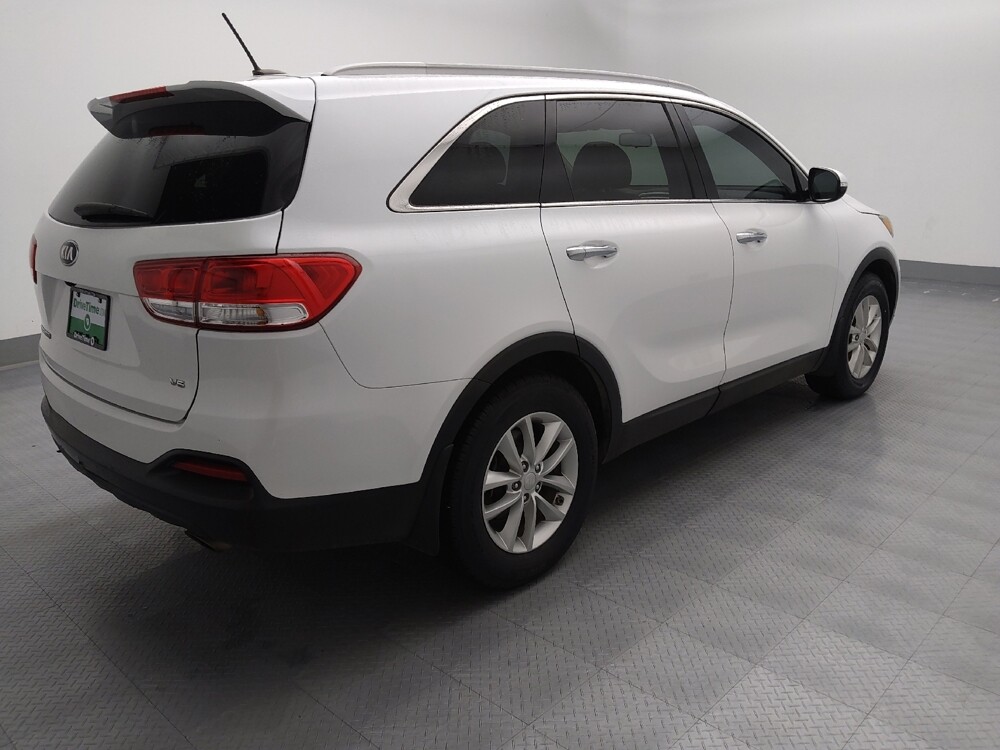 2018 Kia Sorento in St. Louis, MO 63136 - 18091333 10