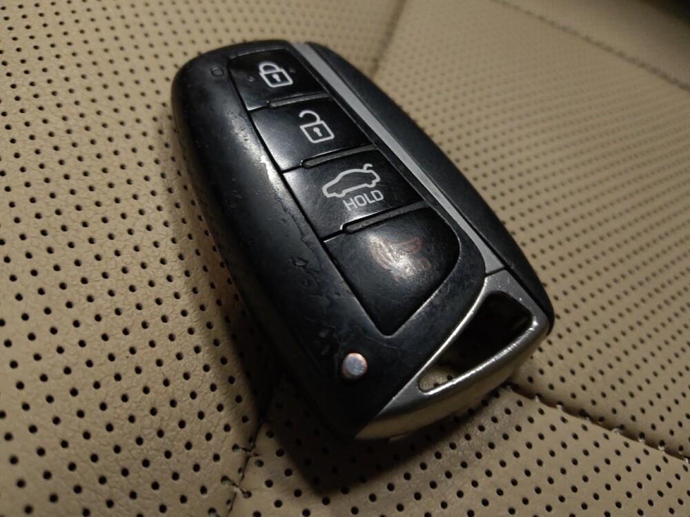 2015 Hyundai Genesis in Chandler, AZ 85225 - 18091350 32