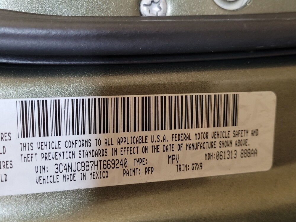 2017 Jeep Compass in Lauderdale Lakes, FL 33313 - 18091354 33