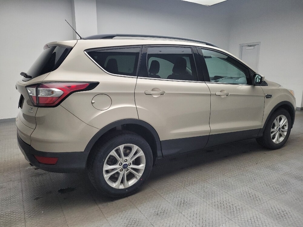 2018 Ford Escape in Taylor, MI 48180 - 18091368 10