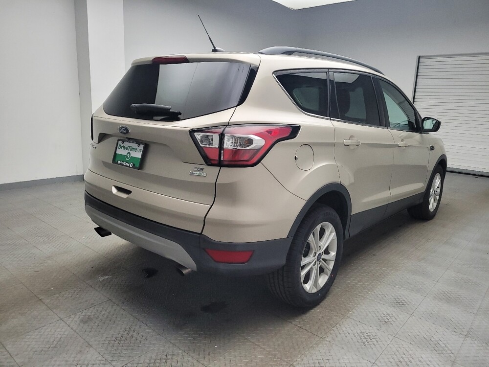 2018 Ford Escape in Taylor, MI 48180 - 18091368 9