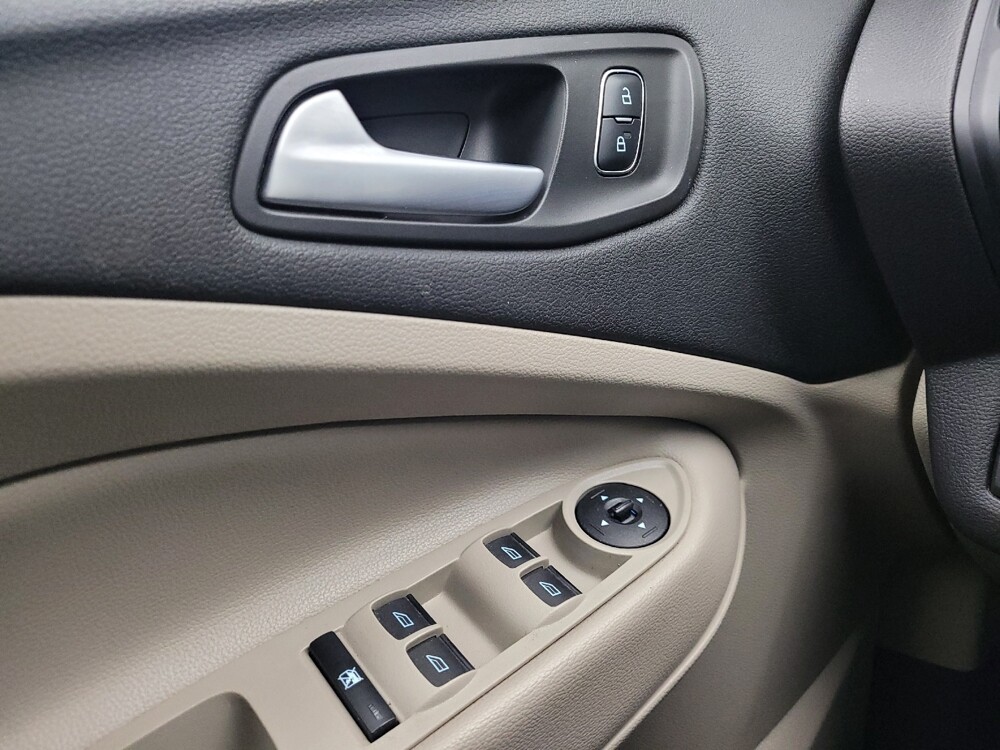 2018 Ford Escape in Taylor, MI 48180 - 18091368 27