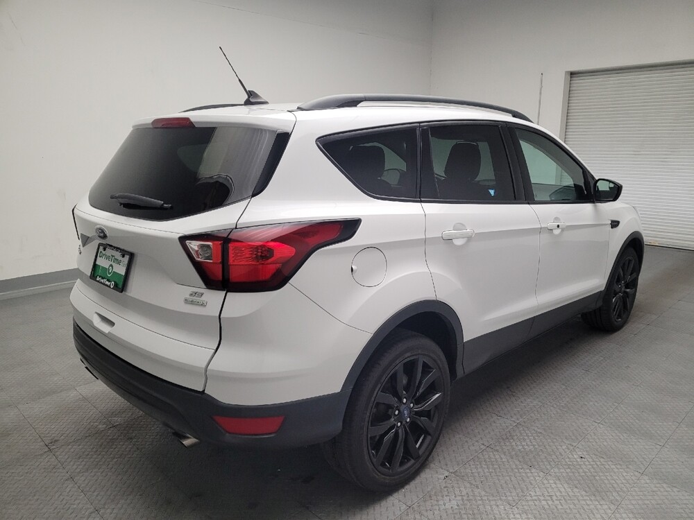 2019 Ford Escape in Riverside, CA 92504 - 18091378 9