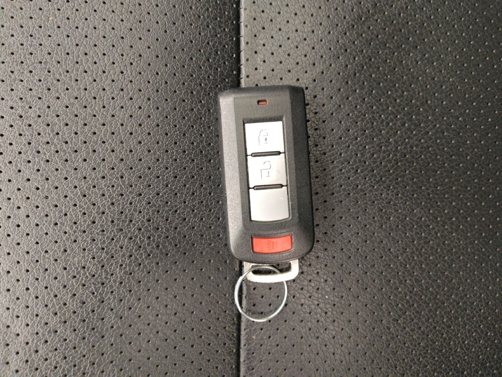 2016 Mitsubishi Outlander in St. Louis, MO 63136 - 18091400 32