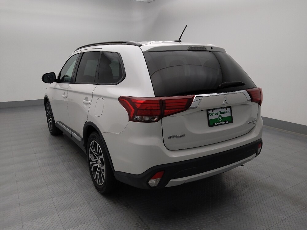 2016 Mitsubishi Outlander in St. Louis, MO 63136 - 18091400 5