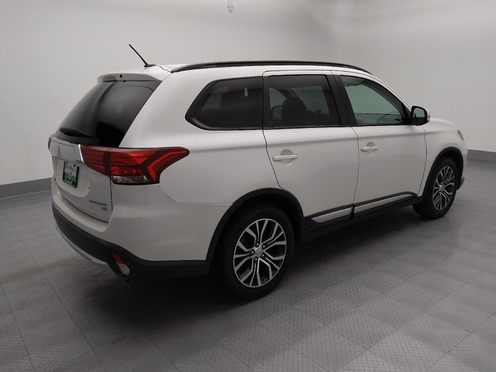 2016 Mitsubishi Outlander in St. Louis, MO 63136 - 18091400 10