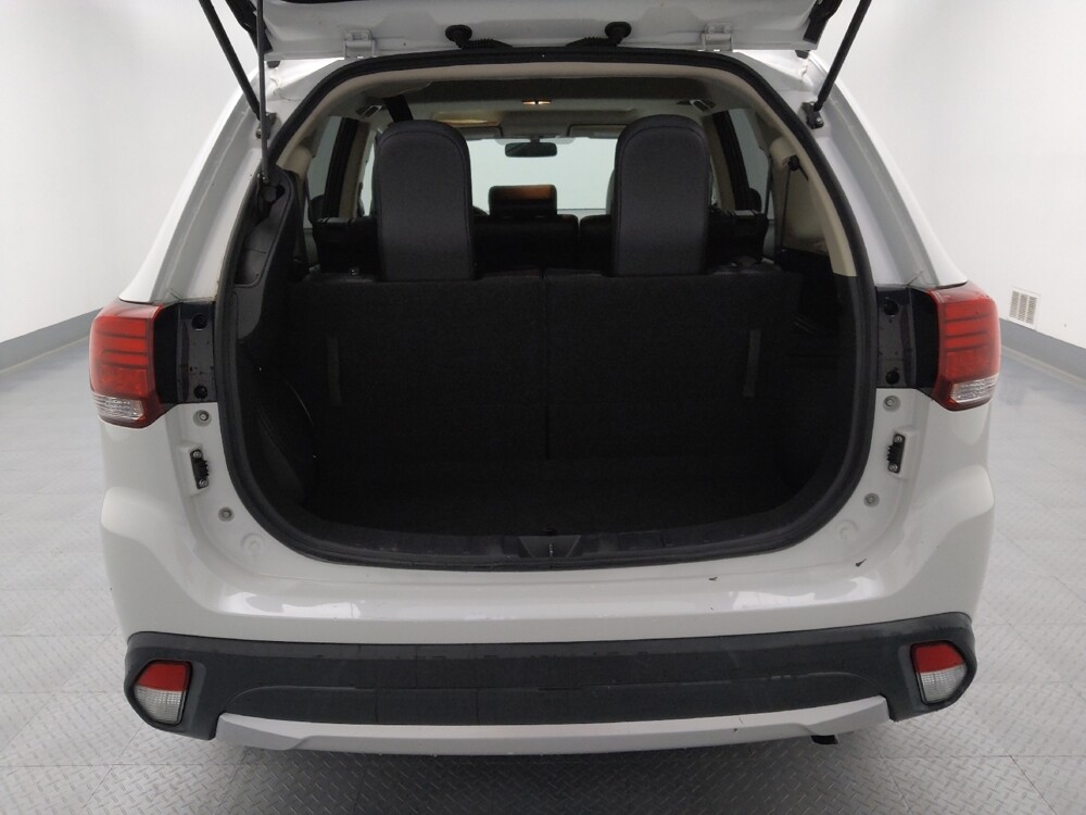 2016 Mitsubishi Outlander in St. Louis, MO 63136 - 18091400 29