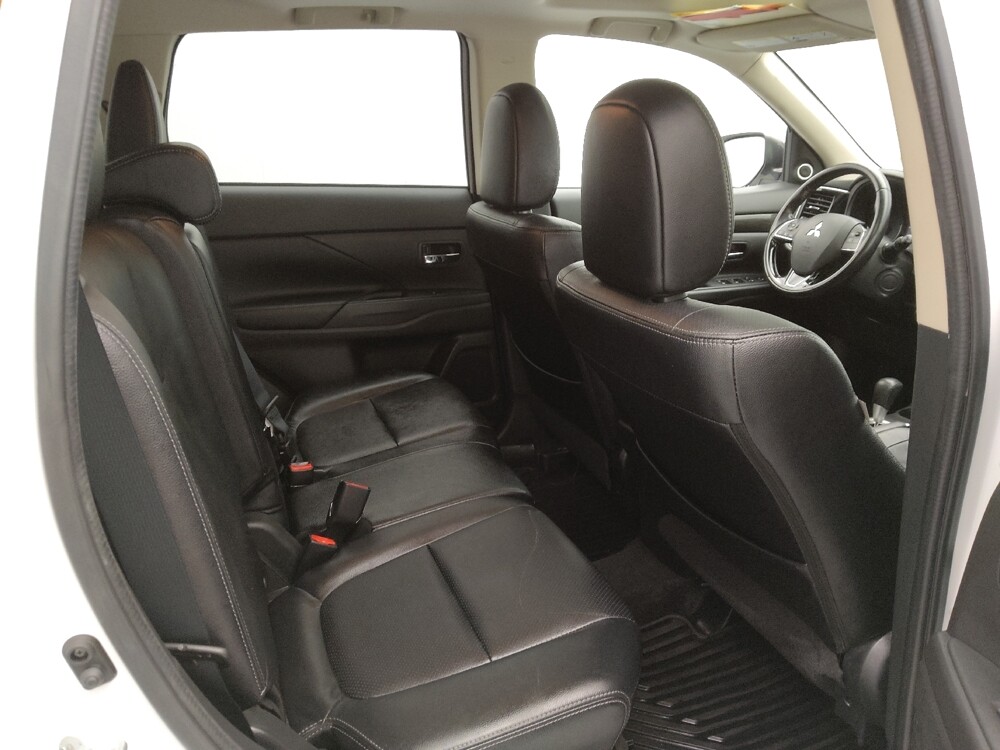 2016 Mitsubishi Outlander in St. Louis, MO 63136 - 18091400 19