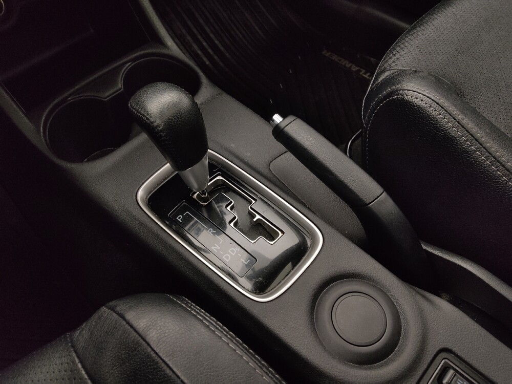 2016 Mitsubishi Outlander in St. Louis, MO 63136 - 18091400 26