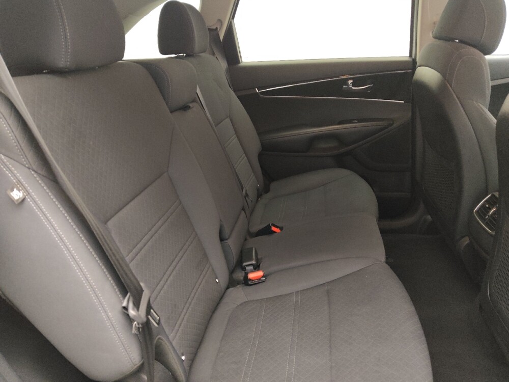 2017 Kia Sorento in Ocala, FL 34471 - 18091404 19