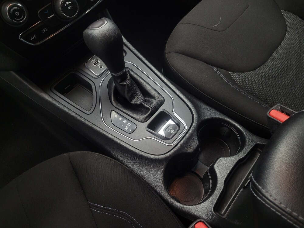 2019 Jeep Cherokee in Indianapolis, IN 46219 - 18091408 26