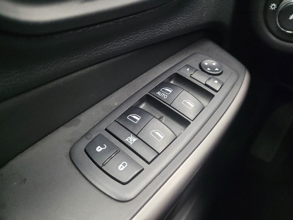 2019 Jeep Cherokee in Indianapolis, IN 46219 - 18091408 27