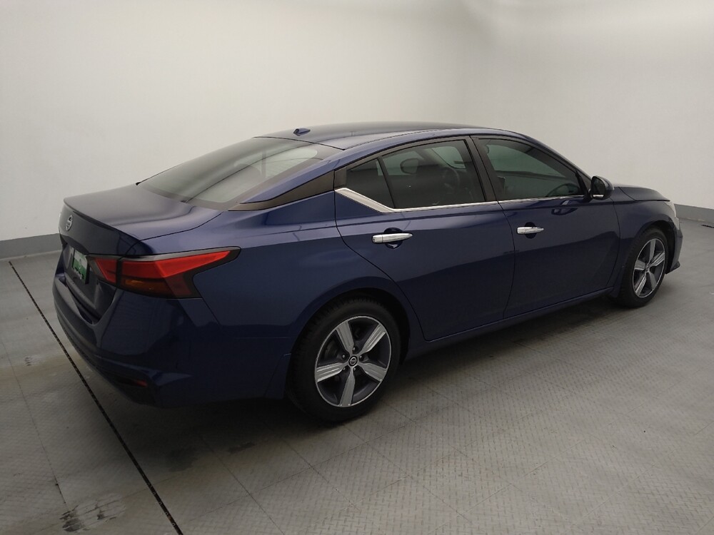 2020 Nissan Altima in Wichita, KS 67207 - 18091446 10