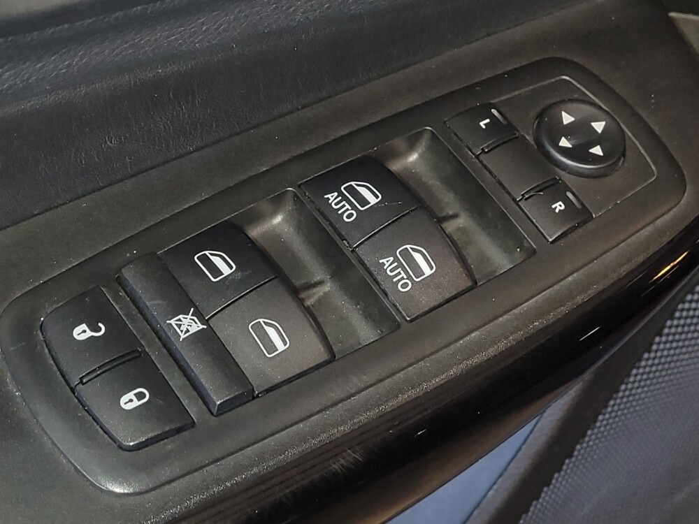 2019 Jeep Cherokee in Jacksonville, FL 32210 - 18091451 27