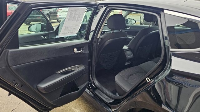 2019 Kia Optima in Cartersville, GA 30120 - 18091472 7
