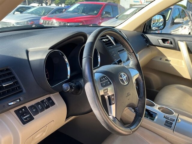 2012 Toyota Highlander in Greenville, SC 29607 - 18091486 34
