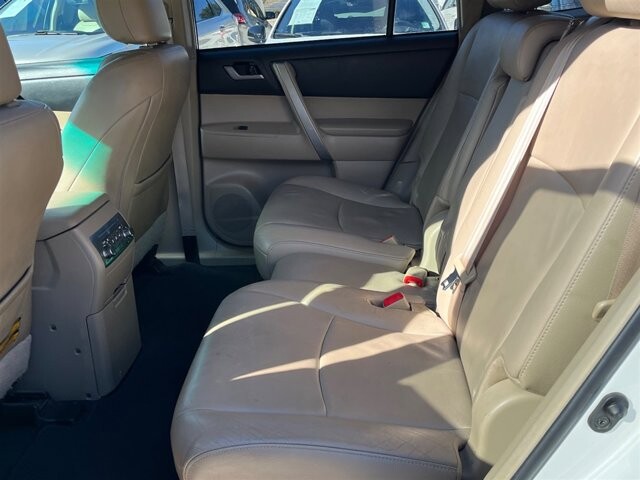 2012 Toyota Highlander in Greenville, SC 29607 - 18091486 28