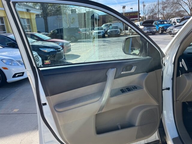 2012 Toyota Highlander in Greenville, SC 29607 - 18091486 30