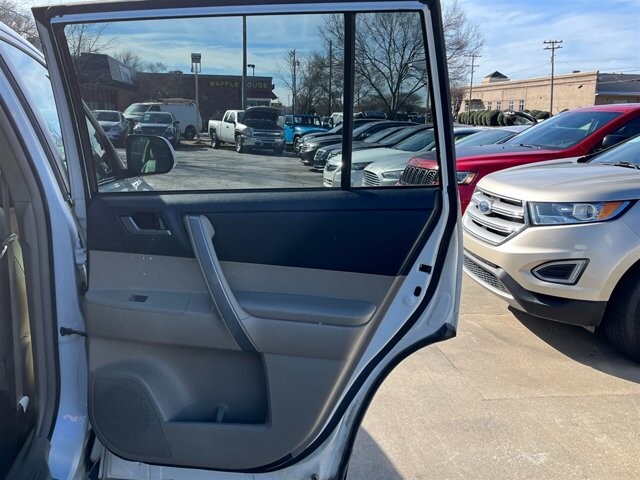 2012 Toyota Highlander in Greenville, SC 29607 - 18091486 19