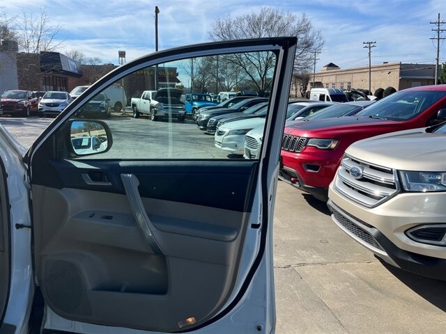 2012 Toyota Highlander in Greenville, SC 29607 - 18091486 14