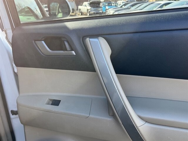 2012 Toyota Highlander in Greenville, SC 29607 - 18091486 20