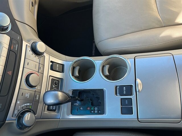 2012 Toyota Highlander in Greenville, SC 29607 - 18091486 36