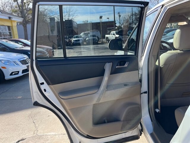 2012 Toyota Highlander in Greenville, SC 29607 - 18091486 26