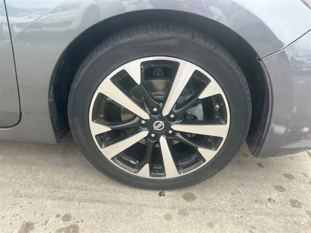 2018 Nissan Altima in Greenville, SC 29607 - 18091487 10