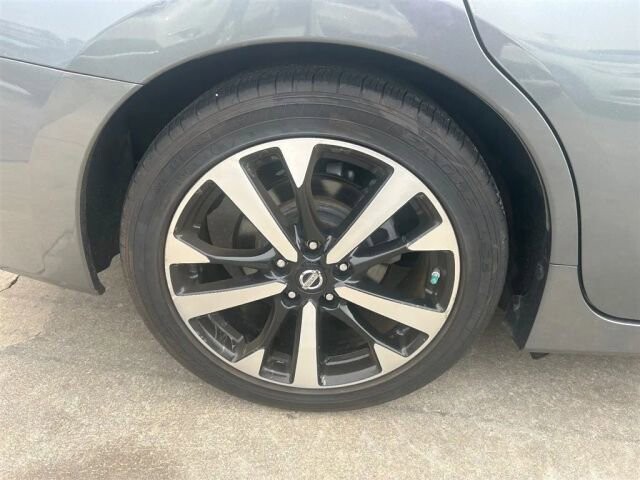 2018 Nissan Altima in Greenville, SC 29607 - 18091487 11