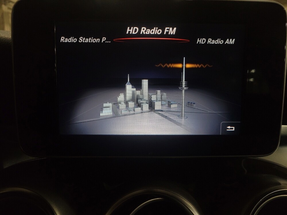 2018 Mercedes-Benz GLC 300 in New Castle, DE 19720 - 18091525 25