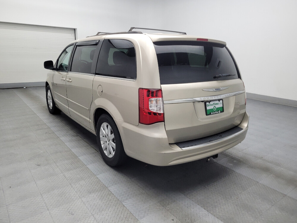 2015 Chrysler Town & Country in Conyers, GA 30094 - 18091526 5