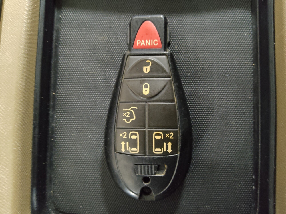 2015 Chrysler Town & Country in Conyers, GA 30094 - 18091526 32