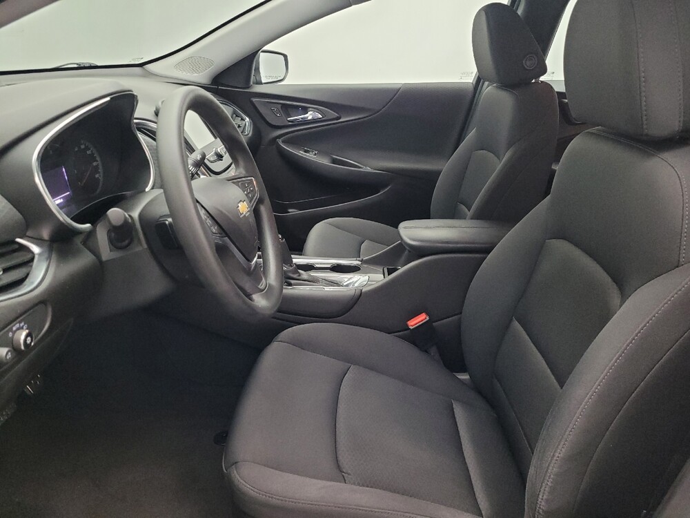 2016 Chevrolet Malibu in Hialeah, FL 33014 - 18091528 17