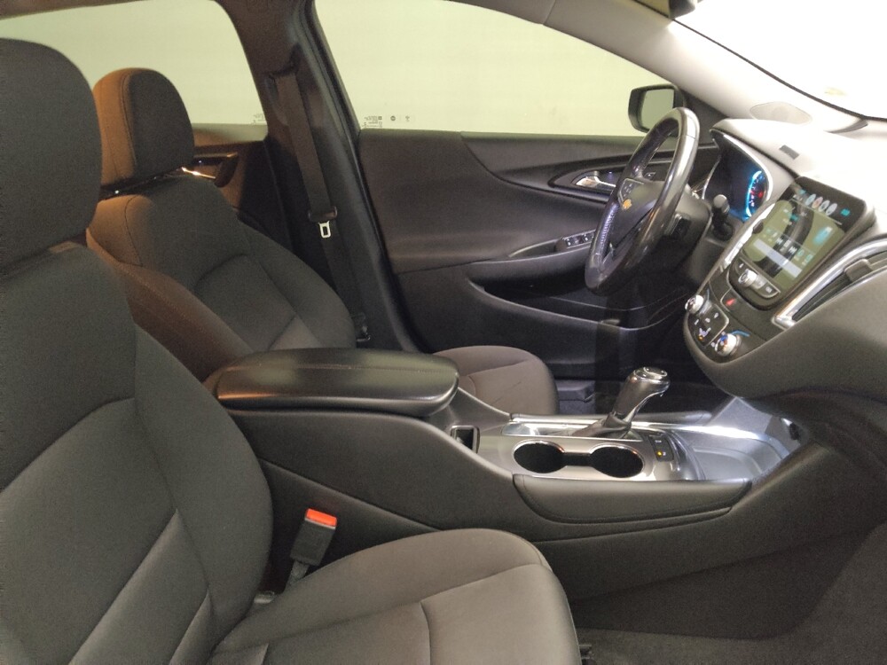 2018 Chevrolet Malibu in Lombard, IL 60148 - 18091590 21