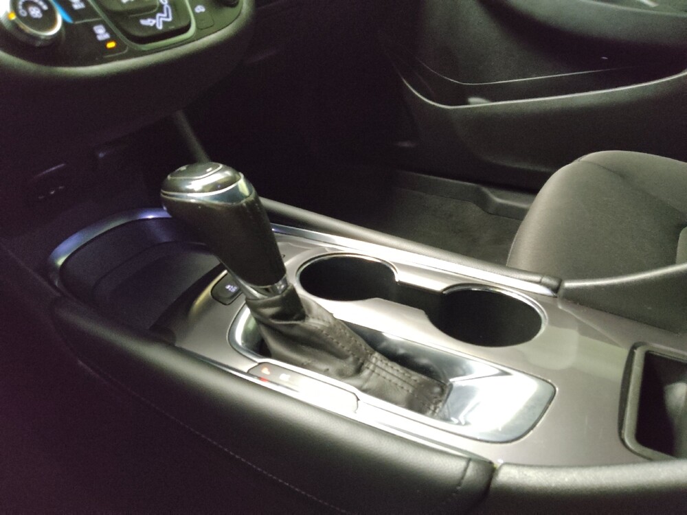 2018 Chevrolet Malibu in Lombard, IL 60148 - 18091590 26