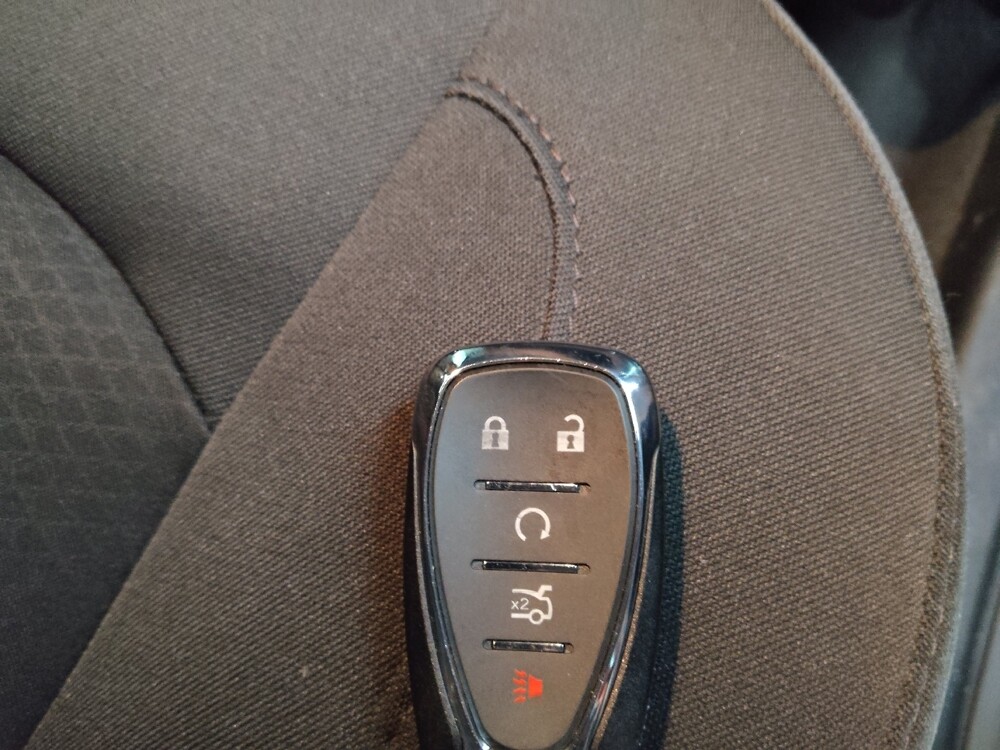 2018 Chevrolet Malibu in Lombard, IL 60148 - 18091590 32