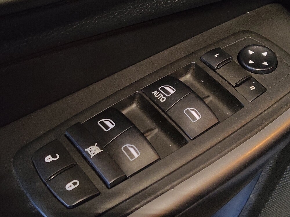 2019 Jeep Cherokee in Gainesville, FL 32609 - 18091602 27