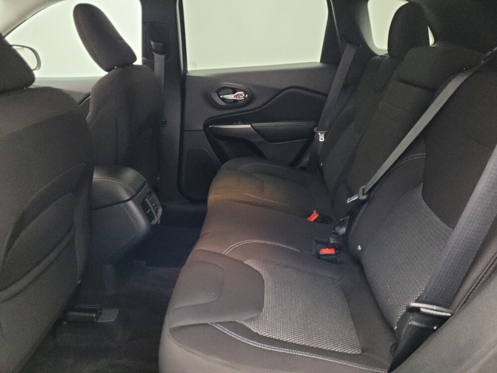 2019 Jeep Cherokee in Gainesville, FL 32609 - 18091602 18