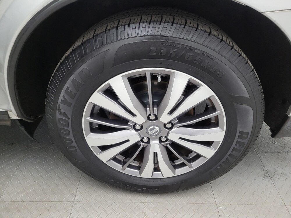 2018 Nissan Pathfinder in Louisville, KY 40258 - 18091640 31
