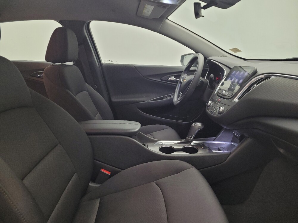 2019 Chevrolet Malibu in Louisville, KY 40258 - 18091642 21