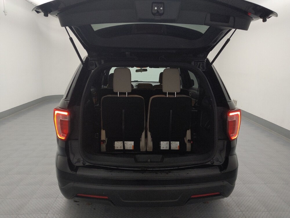 2018 Ford Explorer in St. Louis, MO 63136 - 18091694 29