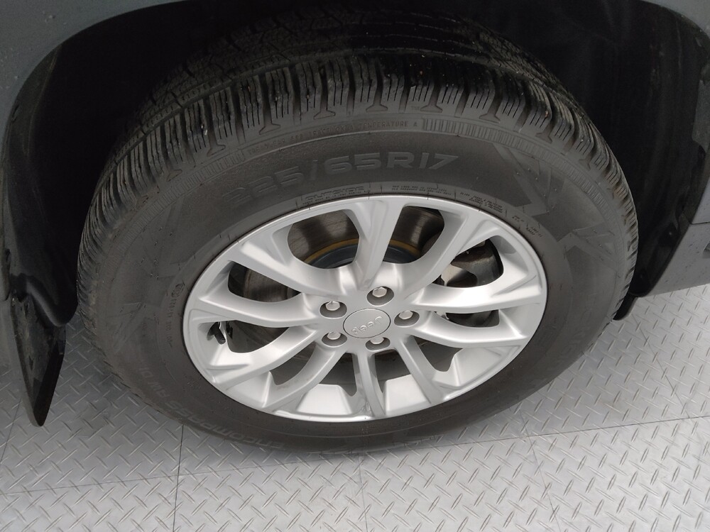 2019 Jeep Cherokee in Wichita, KS 67207 - 18091697 31