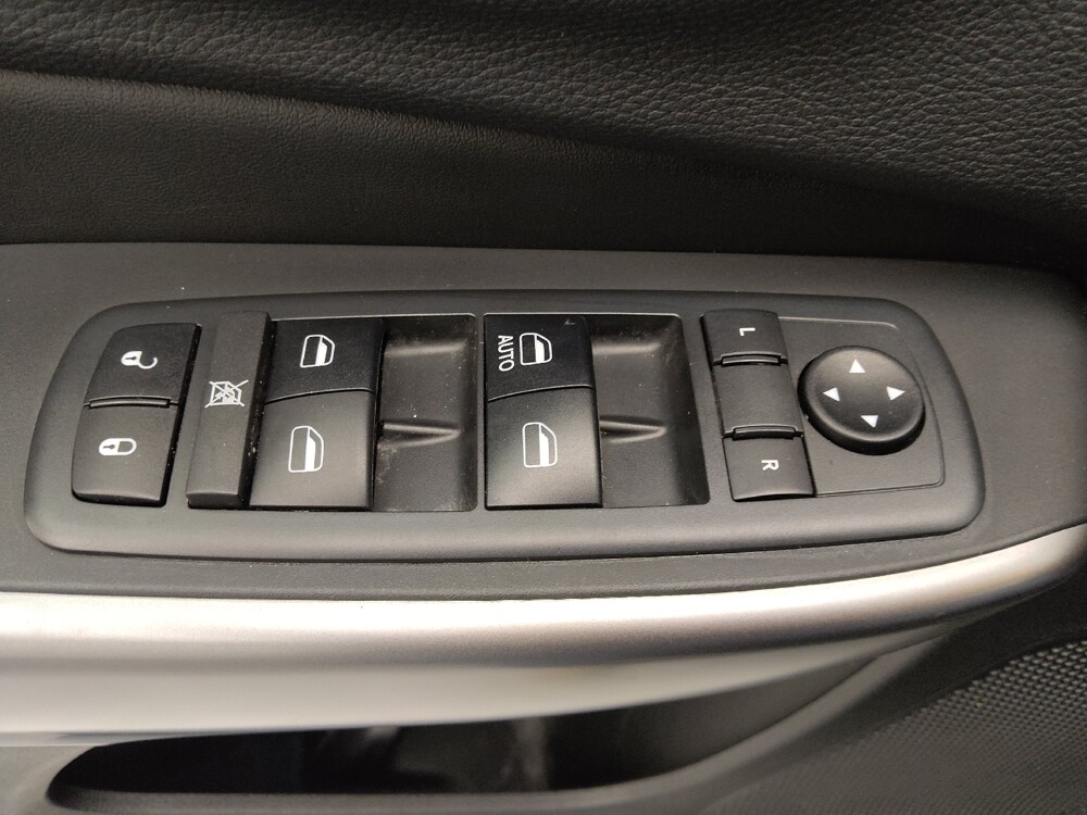 2019 Jeep Cherokee in Wichita, KS 67207 - 18091697 27