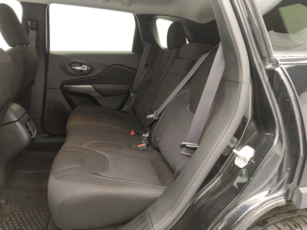 2019 Jeep Cherokee in Wichita, KS 67207 - 18091697 18