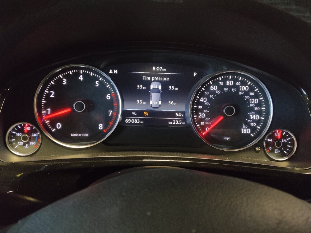 2017 Volkswagen Touareg in Gainesville, FL 32609 - 18091718 23