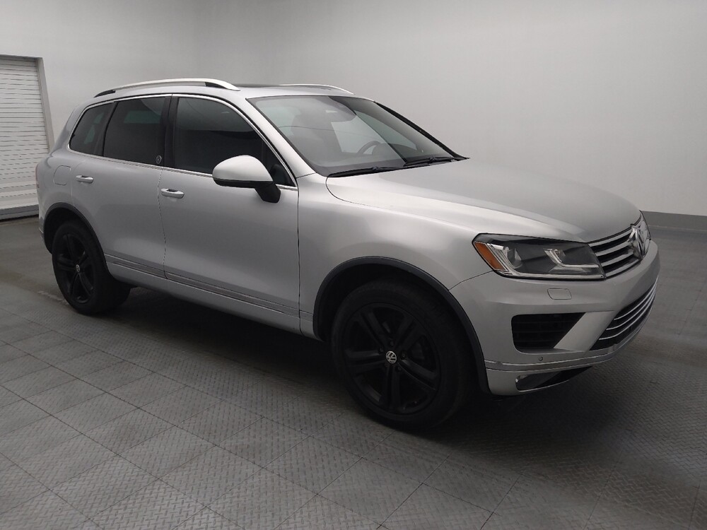 2017 Volkswagen Touareg in Gainesville, FL 32609 - 18091718 11